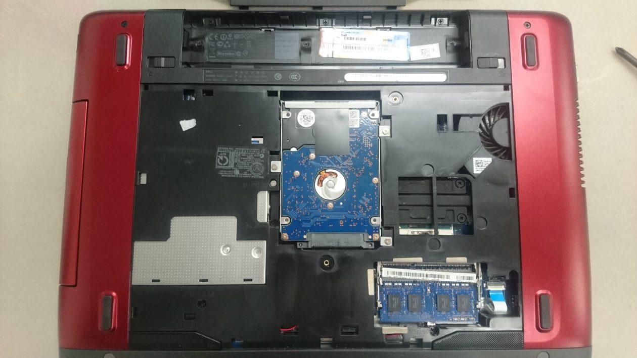 Dell Vostro 3560のHDDが故障したのでSSDで修理する | 1.5流