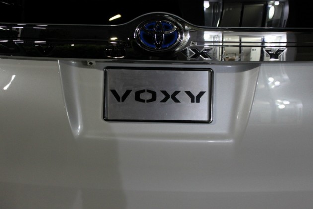 voxy-plate-back (4)